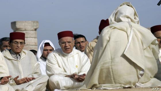 Moroccan Islamic Affairs Minister Ahmed Toufik (C) attends 16 November 2007 a prayer for rain at the Mohamed V mausoleum in the capital Rabat. The ministry called on all faithful to pray for rain all over the country, which is experiencing drought. Over the last 30 years,rain has diminished on average by 40 percent. AFP PHOTO / ABDELHAK SENNA / AFP PHOTO / ABDELHAK SENNA