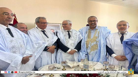 الوزير نزار بركة رفقة الوالي علي خليل يطلقان مشاريع استراتيجية بقلب الصحراء المغربية