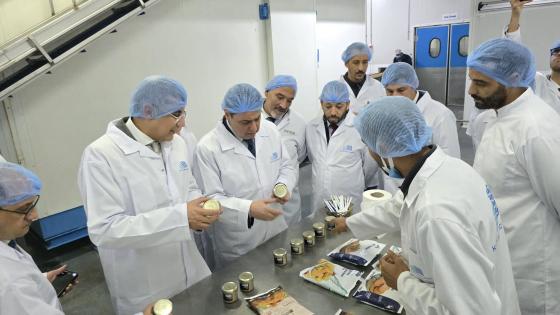 حجيرة يتفقد مصانع كبرى بالصحراء المغربية