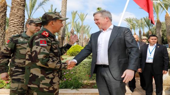 تصاور.. وزير الجيش الأمريكي في ضيافة القوات المسلحة الملكية المغربية