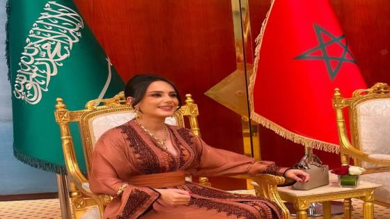 حضور قوي وأنيق للصحافية المغربية رجاء فضيلي بسفارة المملكة المغربية في الرياض بمناسبة الذكرى السابعة والعشرين لعيد العرش المجيد