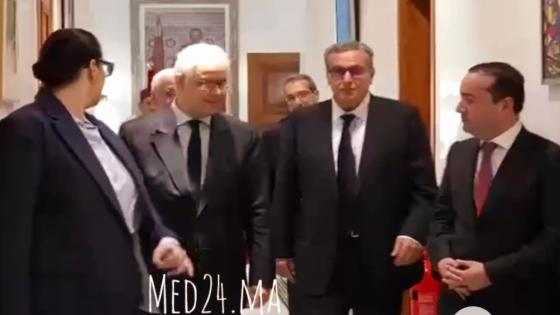 مرفوقا بالأمناء العامون لأحزاب الأغلبية أخنوش يدخل قاعة الجلسات العامة لتقديم حصيلته حكومته